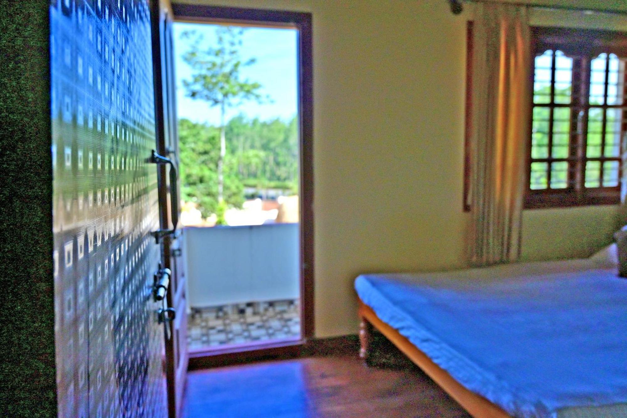 Hulihara Homestay - Full Villa, Coffee Estate & Balcony View Sakleshpur Exterior foto